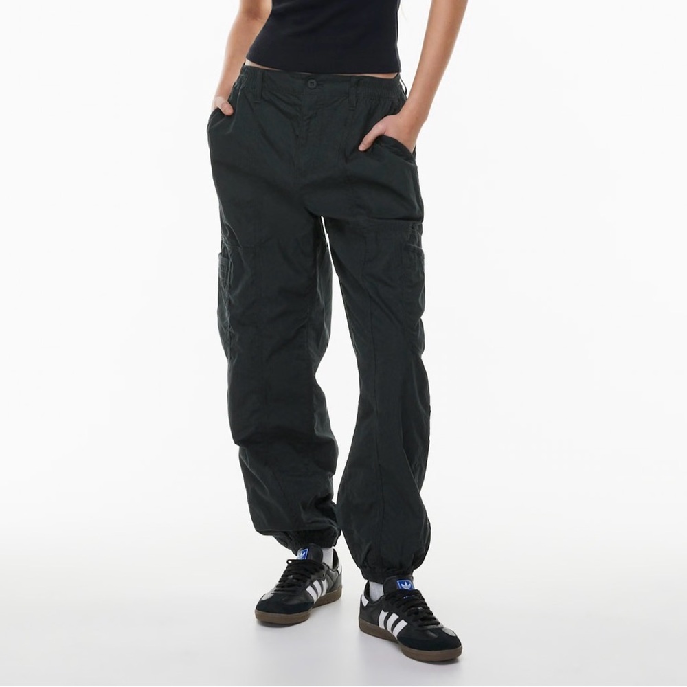 Aritzia TNA Black explore parachute Pants women - size medium